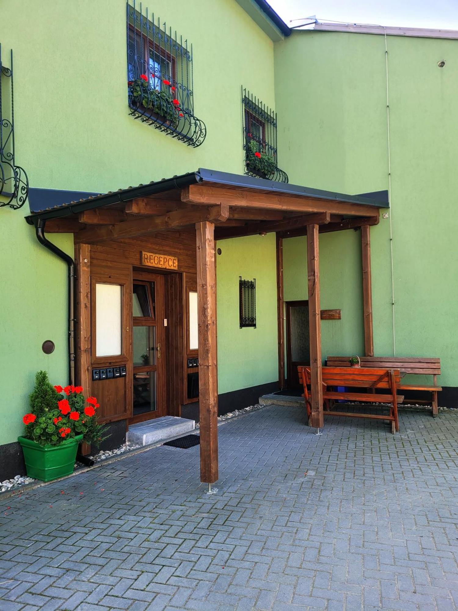 Apartmanovy Dum Pastak Лоучна-над-Десноу Экстерьер фото